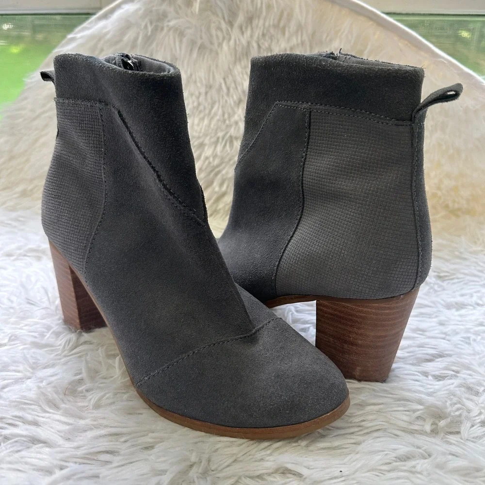 Toms Women's Lunata Ankle Boot Size 8 Block Heel Gray Suede Side Fringe Pull